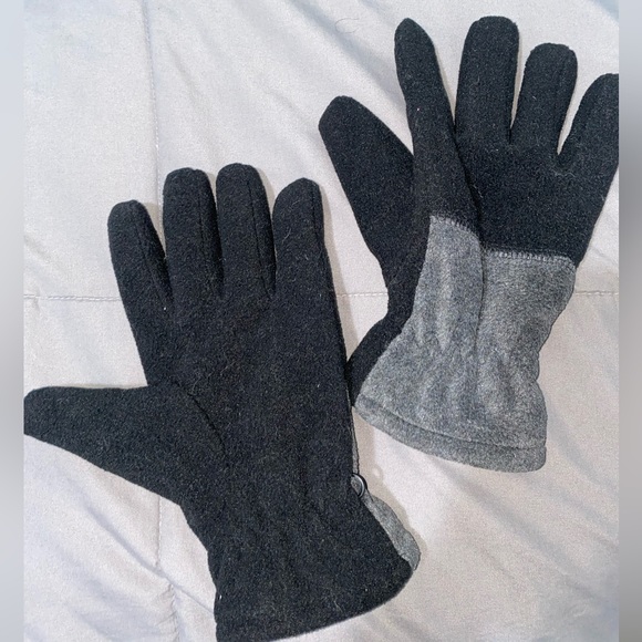 Fuzzy gloves - Picture 3 of 3